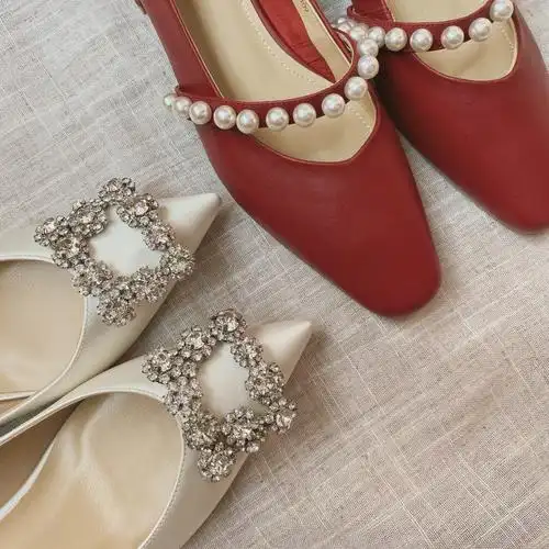 的婚鞋～07白色水钻鞋这双是缎面的 跟我接亲穿的缎面纱很配哈哈