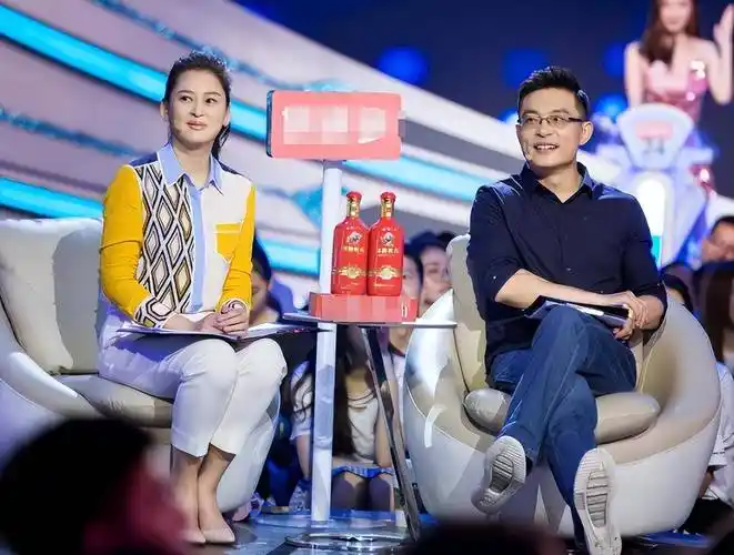 黄澜被外界吐槽专业能力不如黄菡也就算了,甚至还有过激的人将她不幸