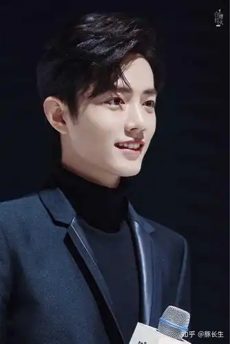 有哪些肖战特别神颜的图?