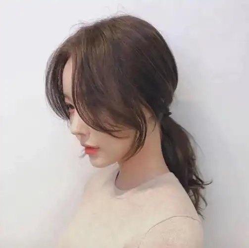 分享给你们不会出错的发型韩式八字刘海简直不要太好看啦,扎起来也不