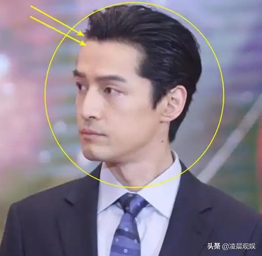 胡歌难得营业现身发布会生图下颜值显老态39岁皮肤让人看呆