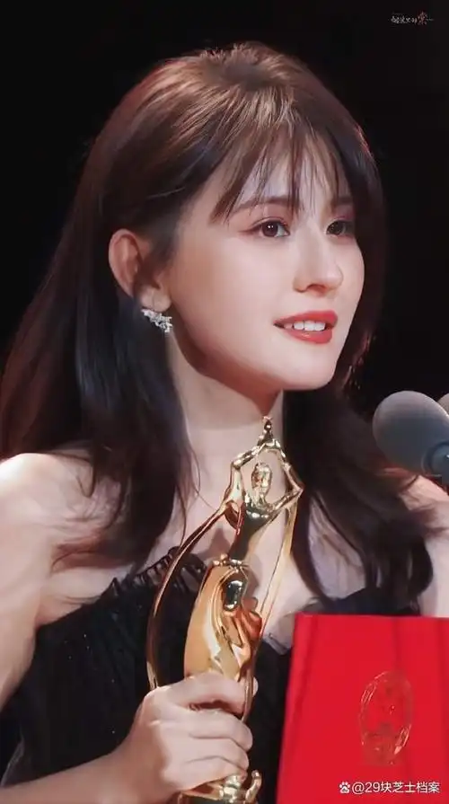 回顾热依扎漏胸癖事件拒绝道德审视也是一种反凝视