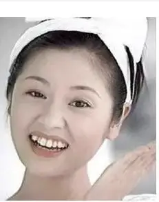 娱乐圈长着小虎牙的明星不少呢早期的林心如显得也太可爱了吧