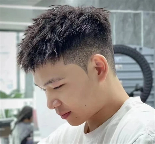 年轻男士热门烫发 帅气渣男锡纸烫_男生烫发 - 美发站