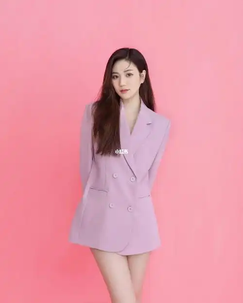 少女写真粉色西装南昌