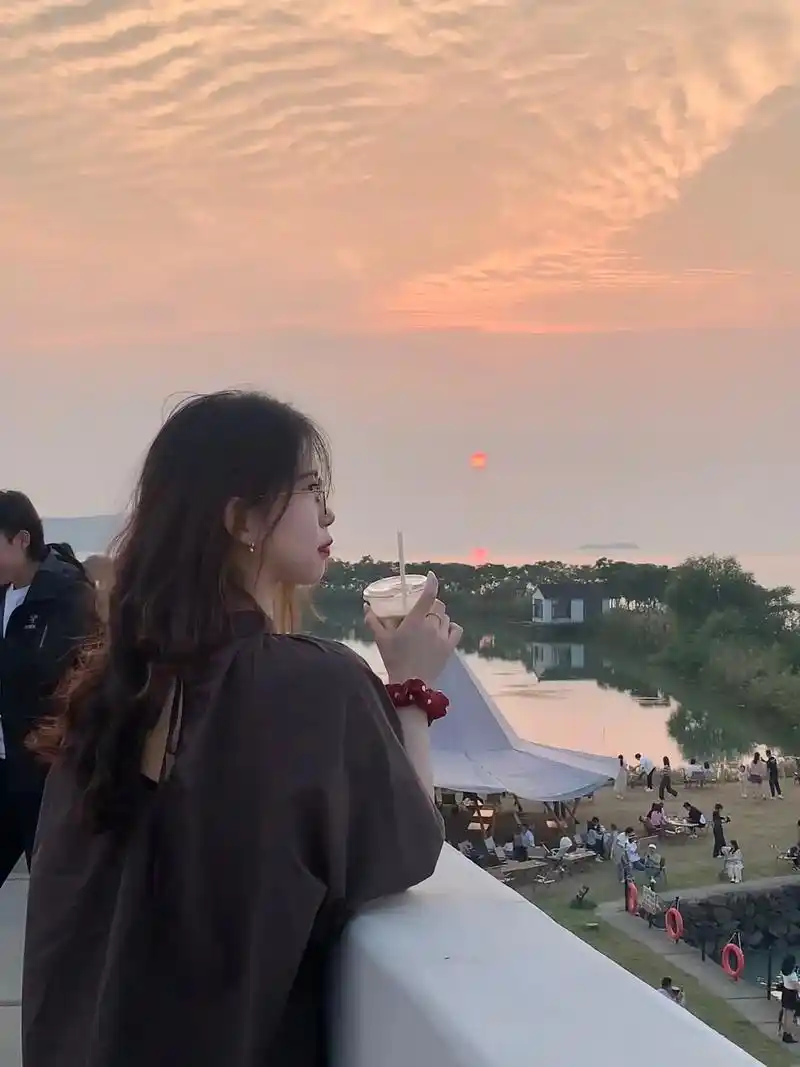 书里总爱写到喜出望外的傍晚#日落 #分享照片 - 抖音