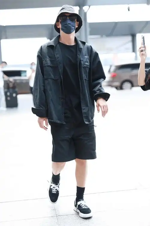 黄景瑜很会穿上长下短造型很显潮流感没浪费187cm的身高