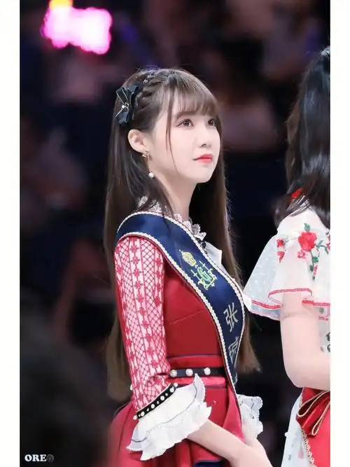 总决选款式:总选颁奖礼服出镜99:张琼予,陈珂,郑丹妮,孙馨,梁婉琳