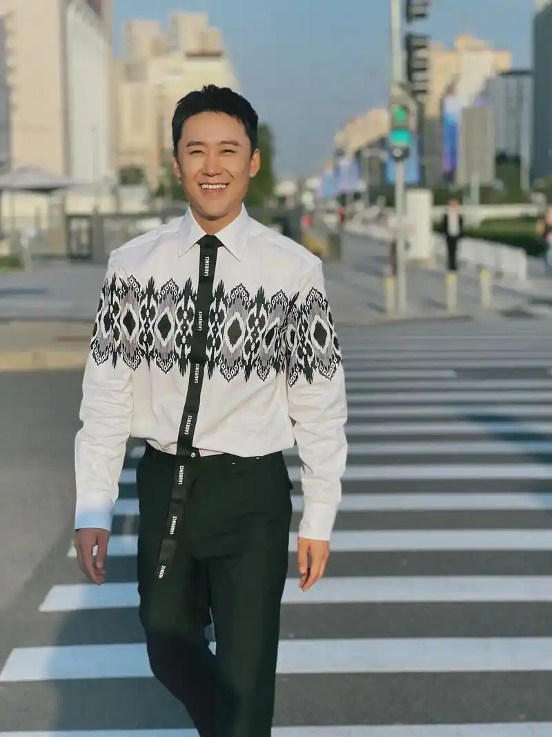 辽宁男生脸上也写着四个字-国泰民安!#李佳念 #主持人 #辽 - 抖音