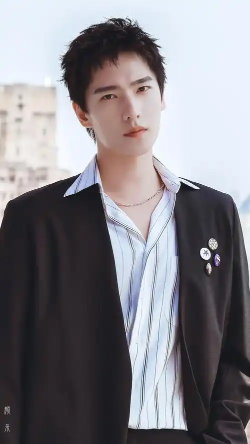 大家希望杨洋用现在的发型还是留长头发拍