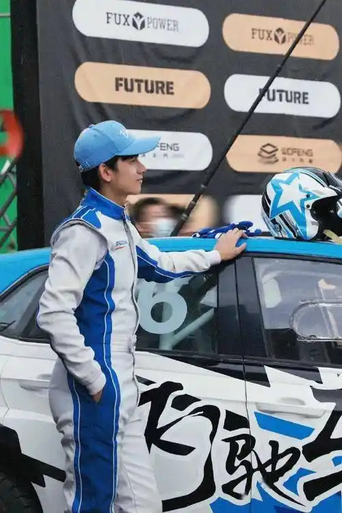 顶流小生包养经纪人?黄景瑜投靠老谋子?胡先煦身材翘?张睿背刺刘德华?