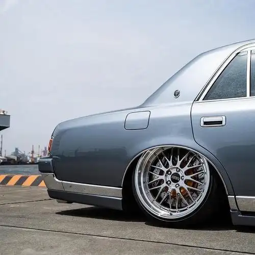 汽车改装|低趴的丰田世纪