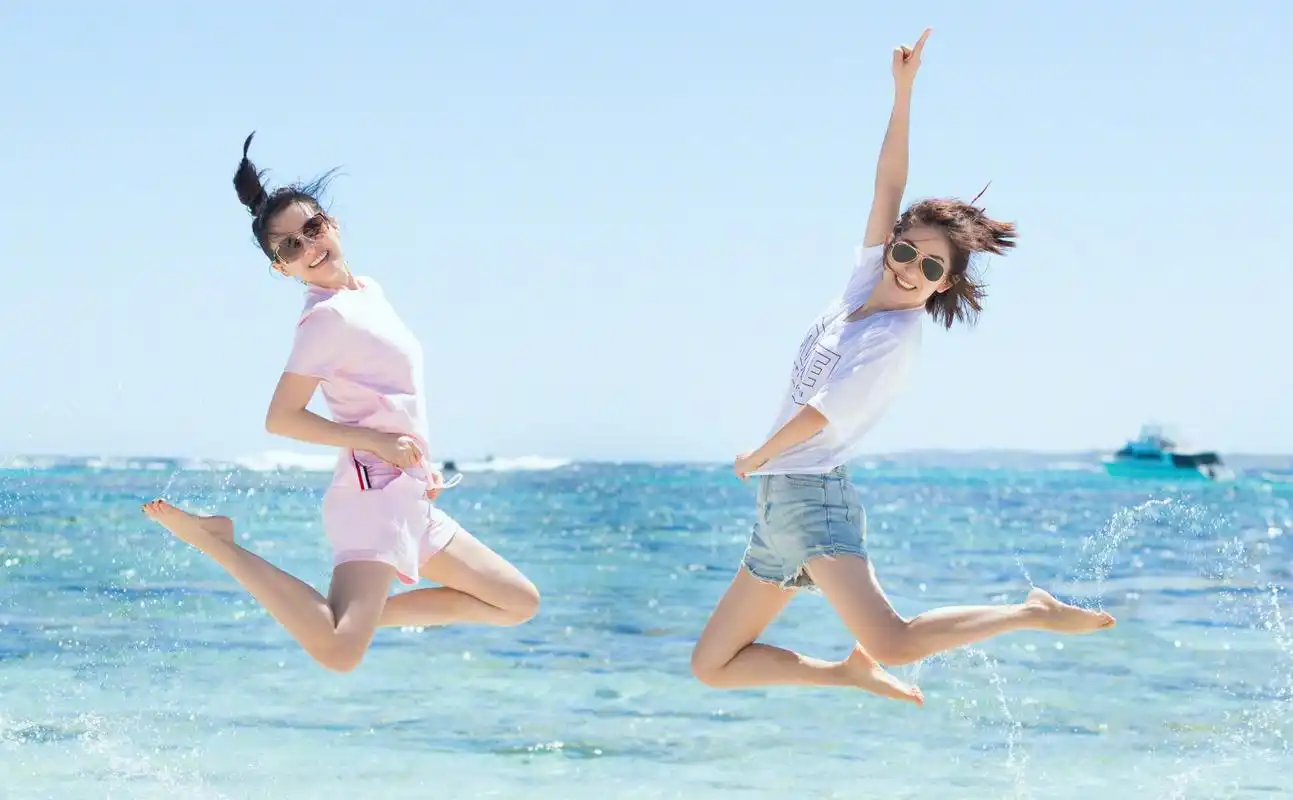 章子怡 vs谢娜  海滩  总是[鲜花]让人回味的地方