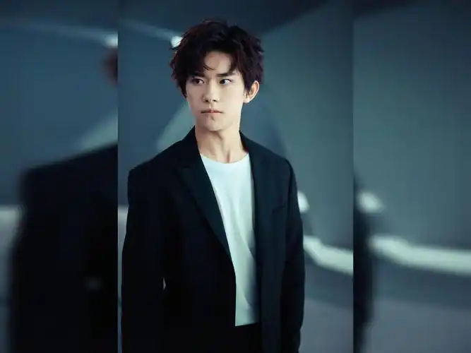 易烊千玺新发型帅气十足哎!没想到上热搜是因为这