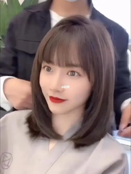 不烫不染剪什么发型最好看减龄瘦脸锁骨发