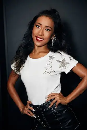 吉克隽逸巧克力肤色加上高颜值立体五官,国际范十足|吉克隽逸|五官