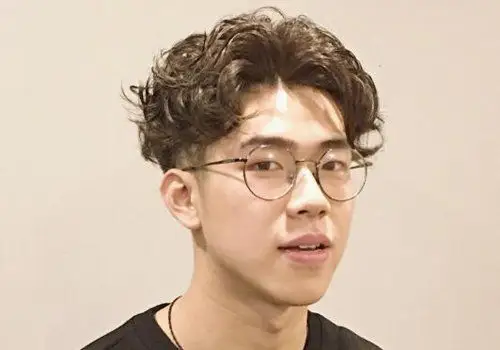 胖男生不减肥也能变男神前提条件是胖男生得拥有显瘦时尚的短烫发