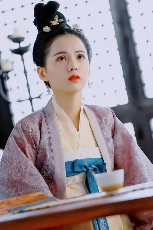 前几天存的修图博主修的黄日莹好看死了