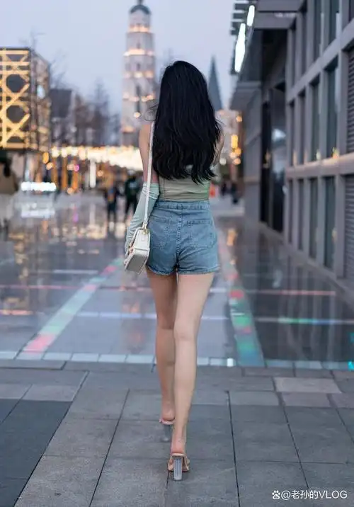 今天拍摄大长腿美女,街拍的魅力!
