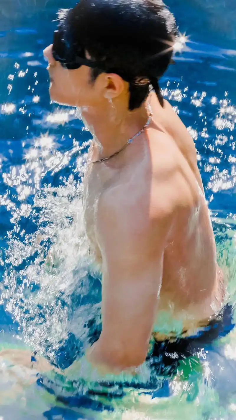 肖战泳池湿发大片 #日常见肖战 #肖战 - 抖音