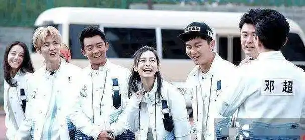 当跑男团纷纷为鹿彤恋送去祝福时,只有她暖心替热巴留尊严_鹿晗