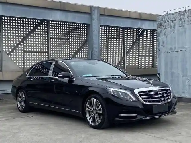 迈巴赫s400,款式虽然有些老了,大灯尾灯要是升级一下还是很漂亮的08