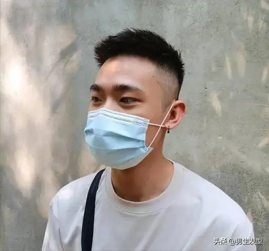 男生小飞机头发型超帅气没剪过就可惜了