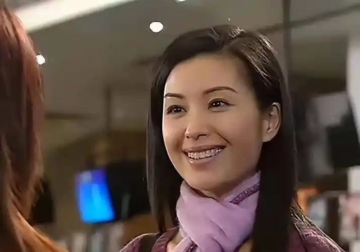 21岁成寡妇,30岁与男朋友正妻当闺蜜,伍咏薇的狗血人生太精彩了_事情