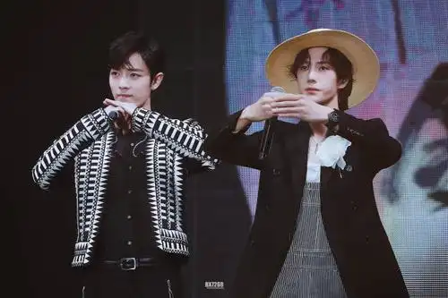 肖战王一博变化太大,曾喊话对方要越来越好_腾讯新闻