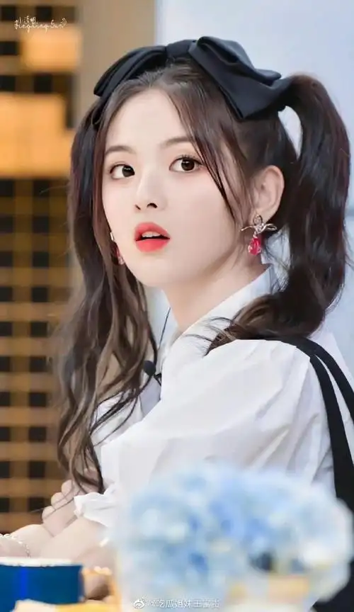 杨超越早期双马尾造型