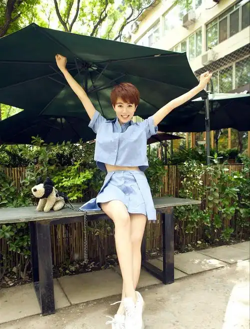 说起姜妍,她多次被汪苏瀑布当众表白,被刘宪华当众亲吻,李治廷说:"比