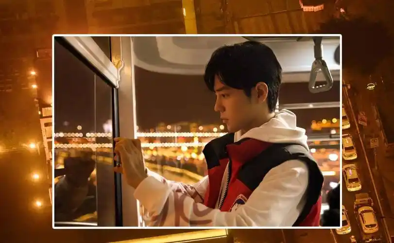 第一次见可以美成一幅画的男孩,肖战与重庆风景合照太有故事感了_照片