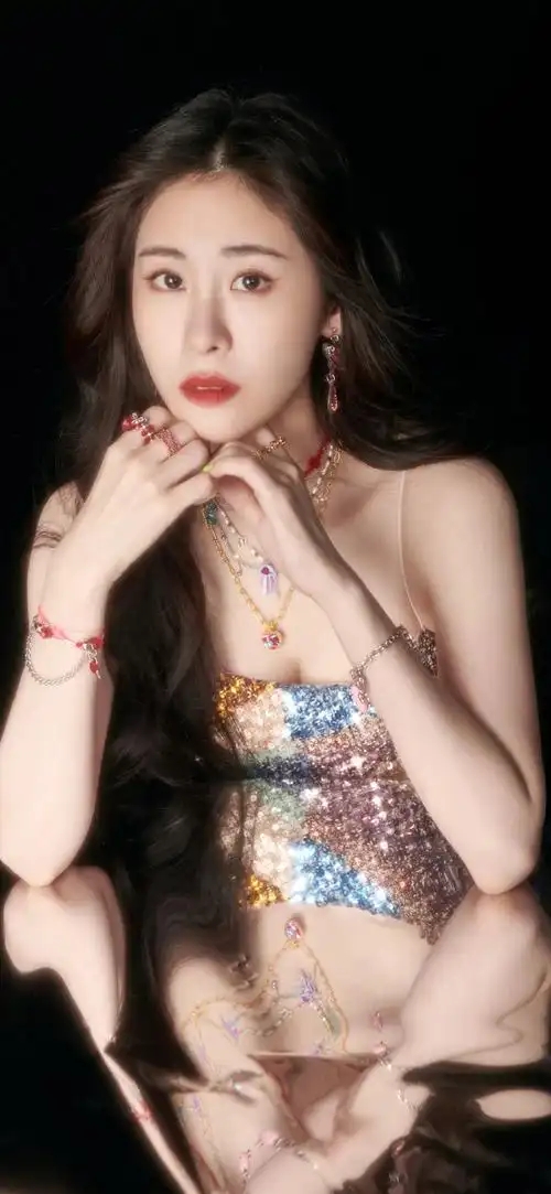 明星壁纸#同款演绎|彩虹亮片|典雅新中式|女明星壁纸张碧晨vs孟子