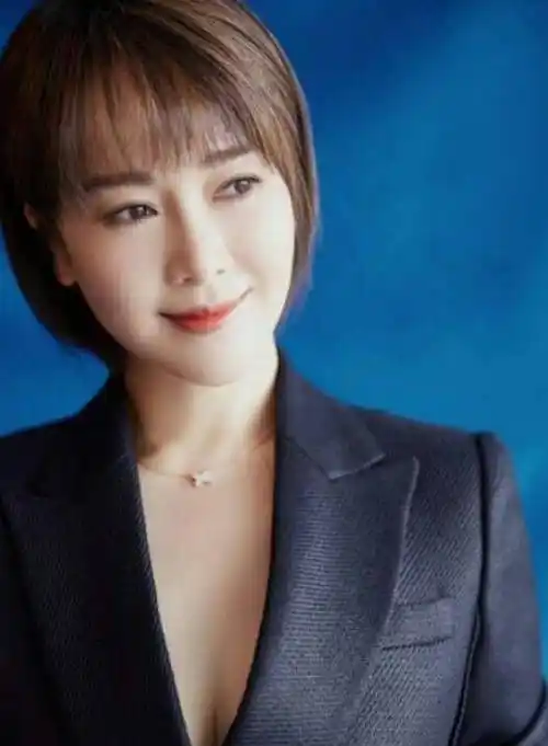 原创看到左小青照片才知道她有多迷人难怪她曾迷倒陈道明被富商宠