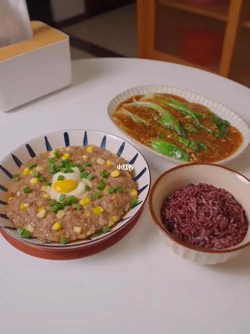 一个人的晚餐莲藕蒸肉饼77蚝油生菜