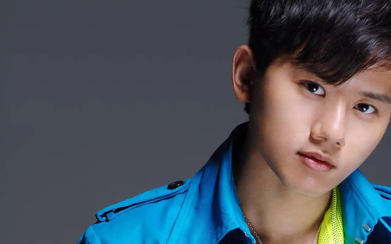 真诚完美的张杰高清壁纸_陶醉在音乐里