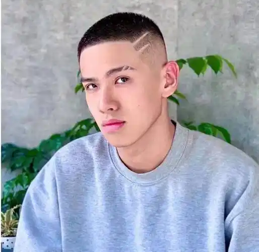 子弹头子弹头是一款很有特色的男士发型,把周边全都推短,在头顶形成一