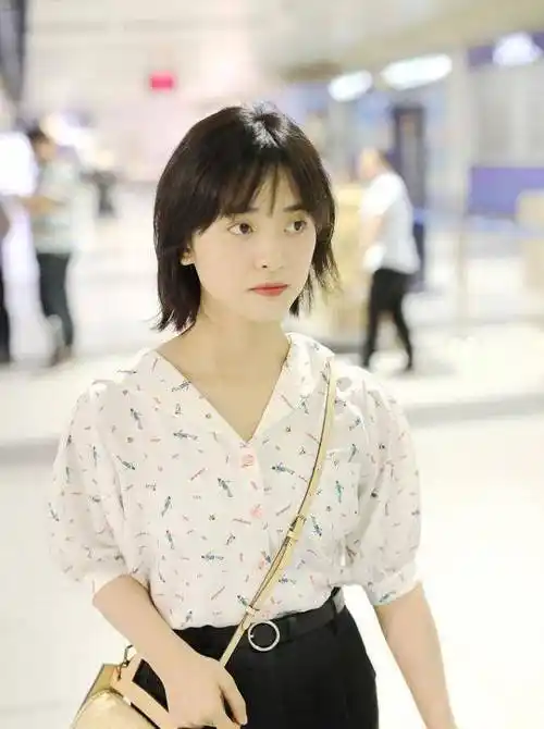 《亲爱的》杨紫被港媒赞甜心教主,邢菲吴倩也上榜,竟还有她!