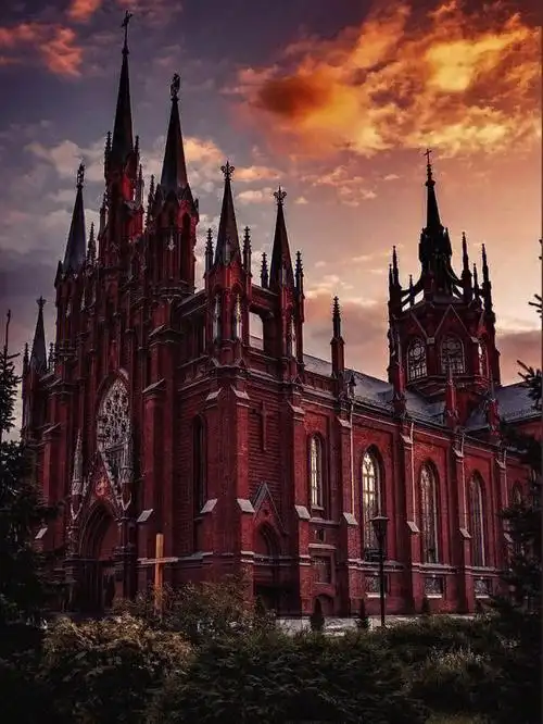 新哥特式,俄罗斯最大的天主教教堂