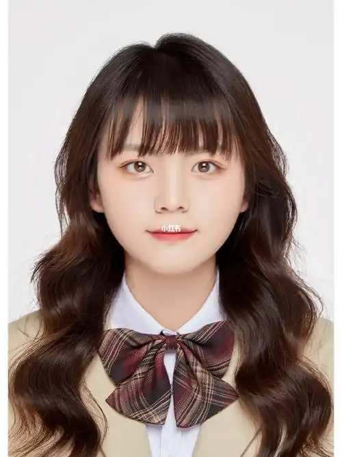 终于拍到了好看的证件照,化妆小姐姐好温柔,性价比很高(50rmb,包括