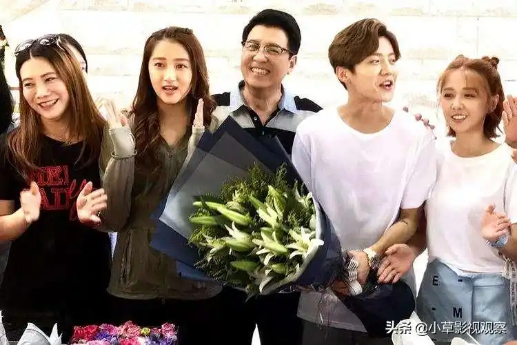 演员关晓彤为什么被称为"京圈格格"?家庭背景大揭秘