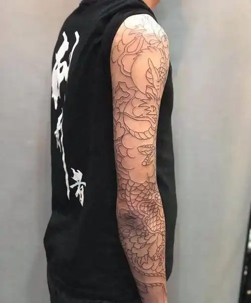 花臂龙纹身图片_手臂老传统纹身图案