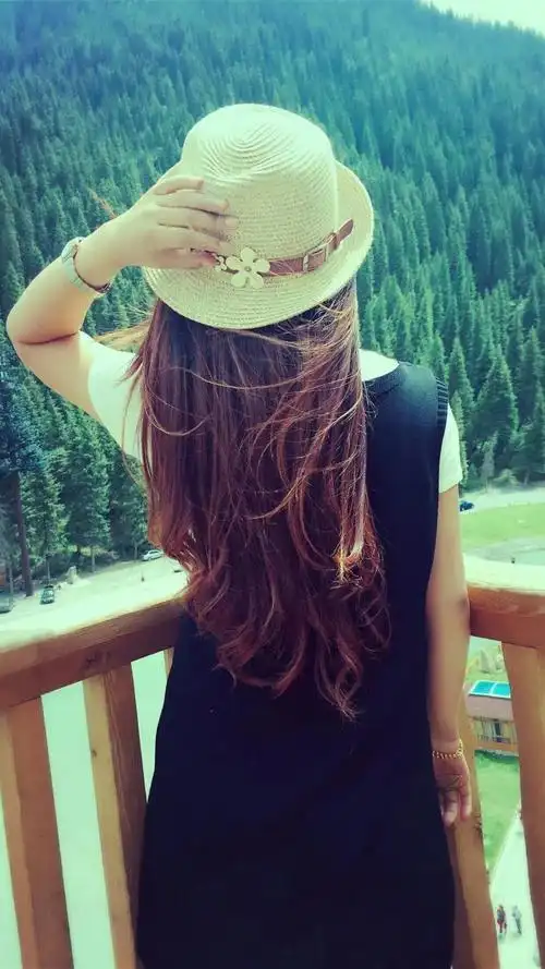 唯美女孩的孤独背影