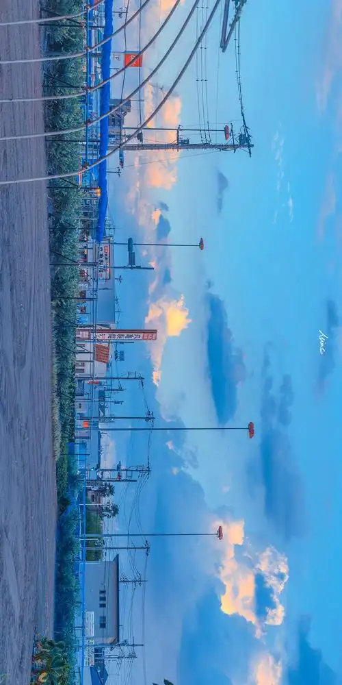 水蓝色的天空横屏电脑壁纸