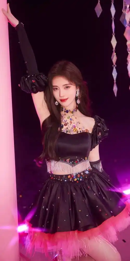 鞠婧祎黑纱裙酷甜少女风写真_裙子_长裙_黑色