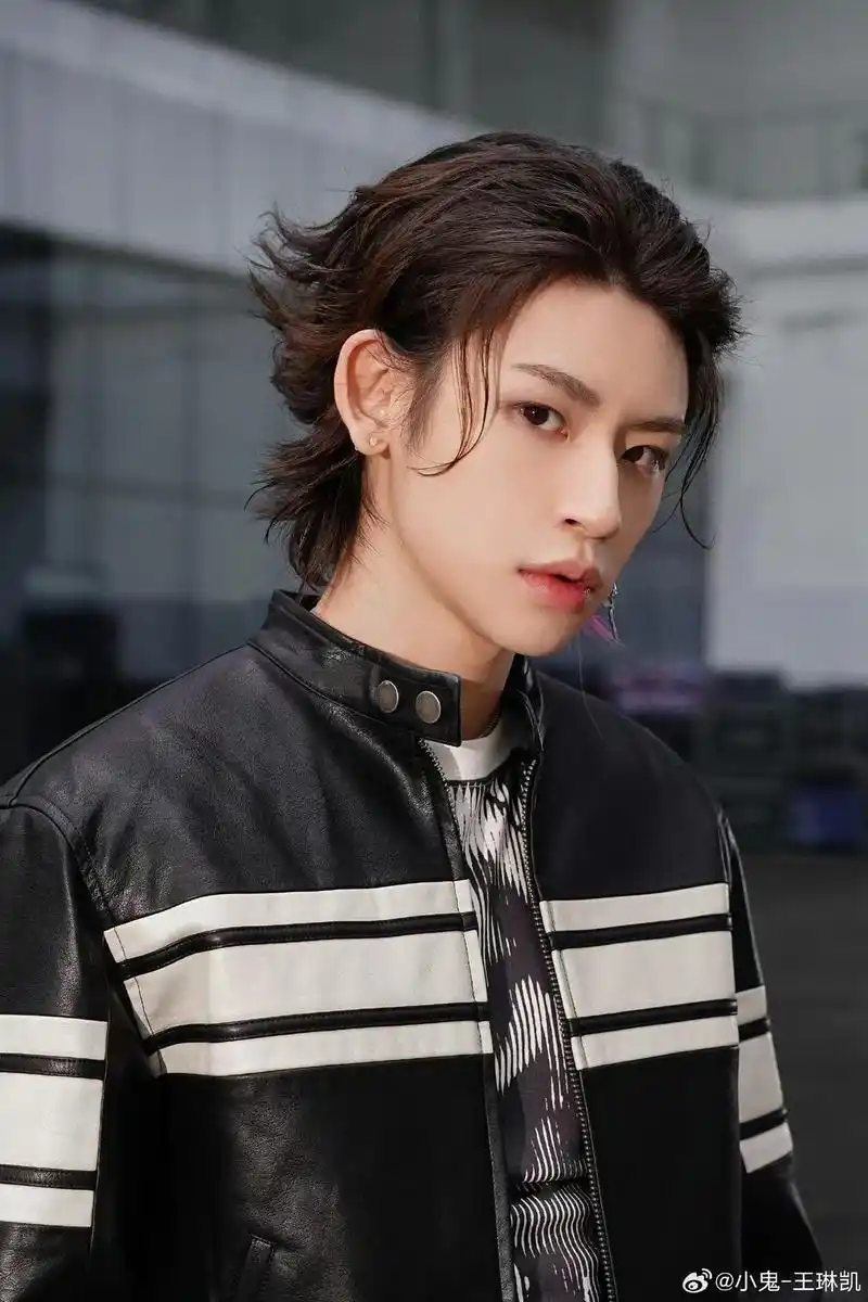 小鬼王琳凯 #太酷了 #永远支持你 11月4日有直播哦 大 - 抖音