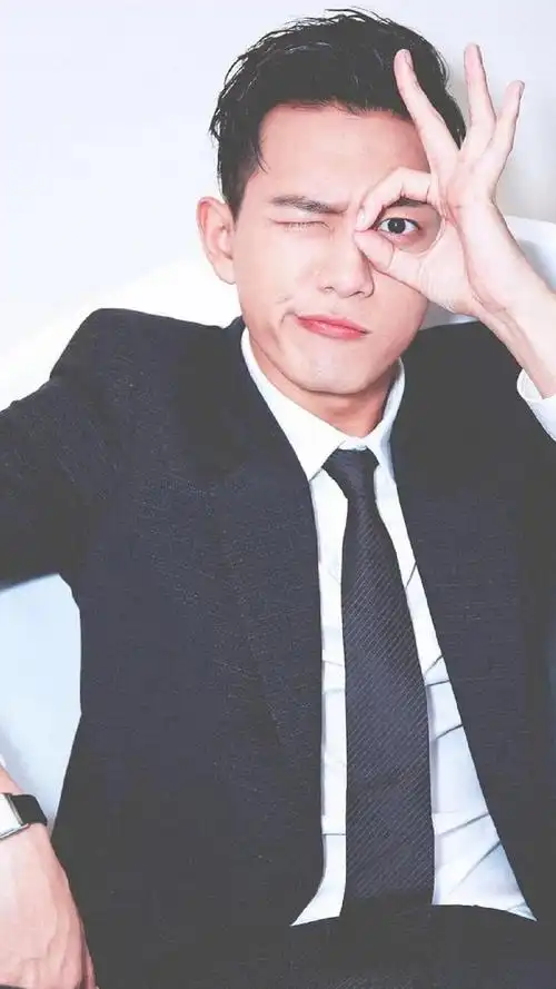 李现帅气撩人写真手机壁纸