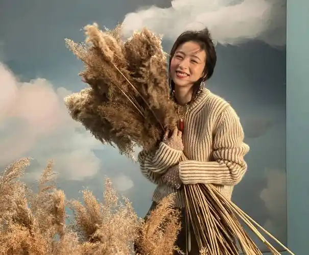 新剧《从结婚开始恋爱》剧照曝光,结婚证太抢眼,女主是肖战闺蜜_龚俊