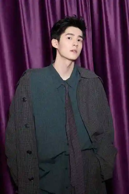 刘昊然露额头了##巴黎世家大秀