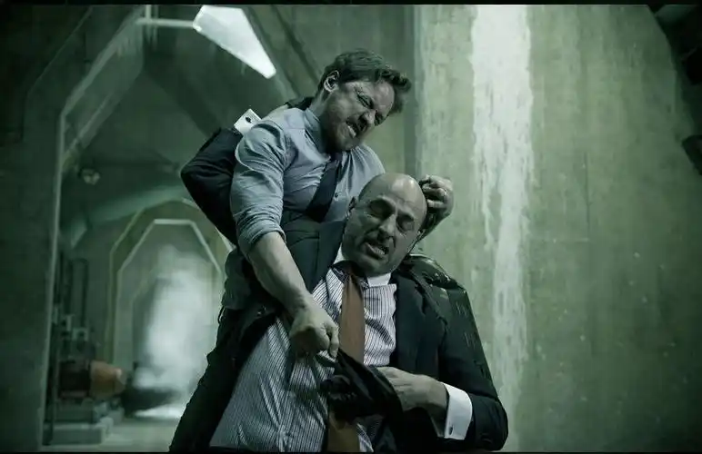 《双雄》,这部电影让我领略到久违的港式枪战片的味道!